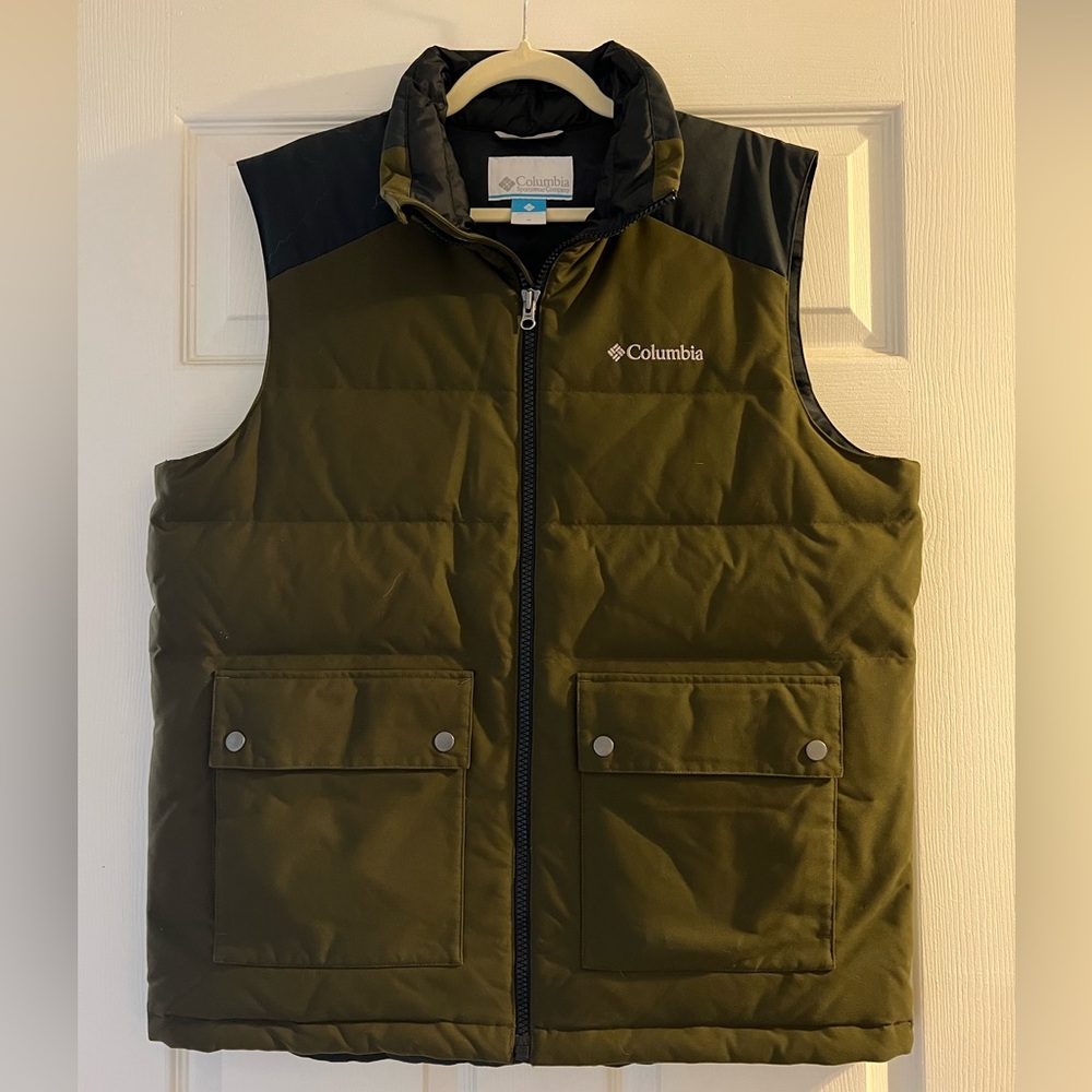Men’s Columbia Dark Green and Navy Puffer Vest M